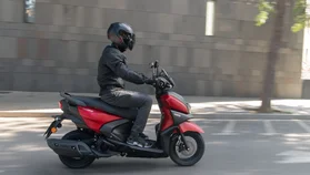 En hafif Yamaha: RayZR