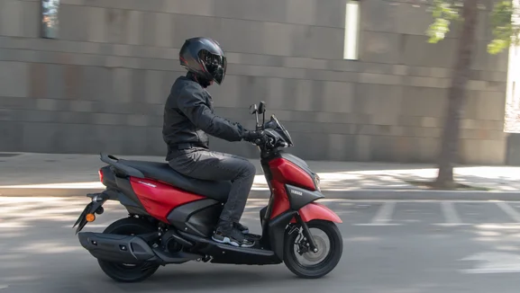 En hafif Yamaha: RayZR